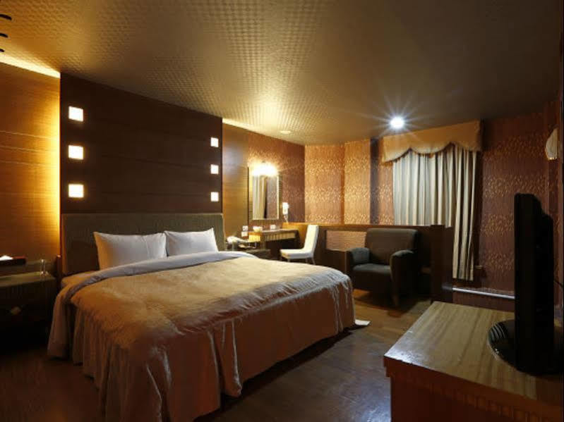 Hua Xiang Motel - Da Chang Kaohsiung Exterior photo